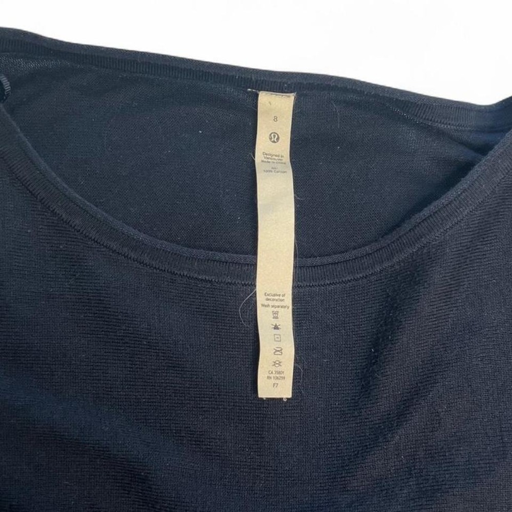 Lululemon Navy Blue Long-Sleeve Top with Ribbed Sleeves and‎ Thumb Holes - Picture 4 of 8